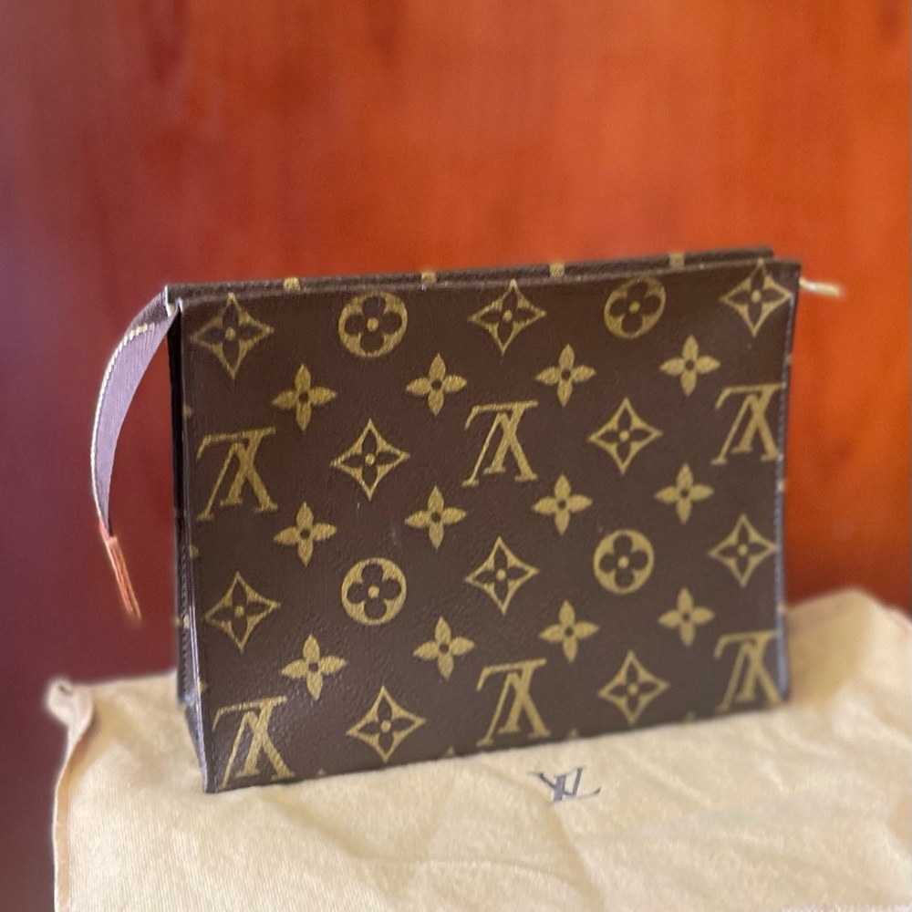 Louis Vuitton Toiletry 19 - Authentic - Picture 3 of 9